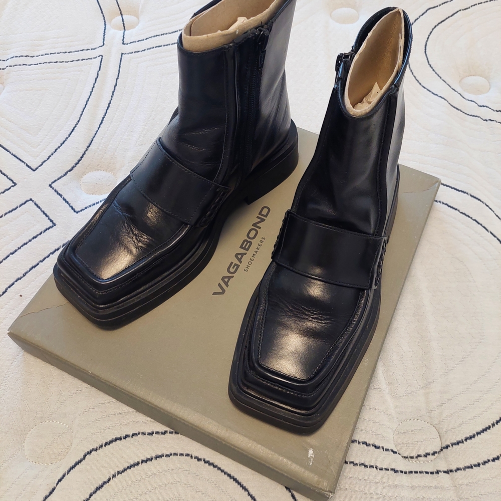 Vagabond Black Loafer Boots for Women